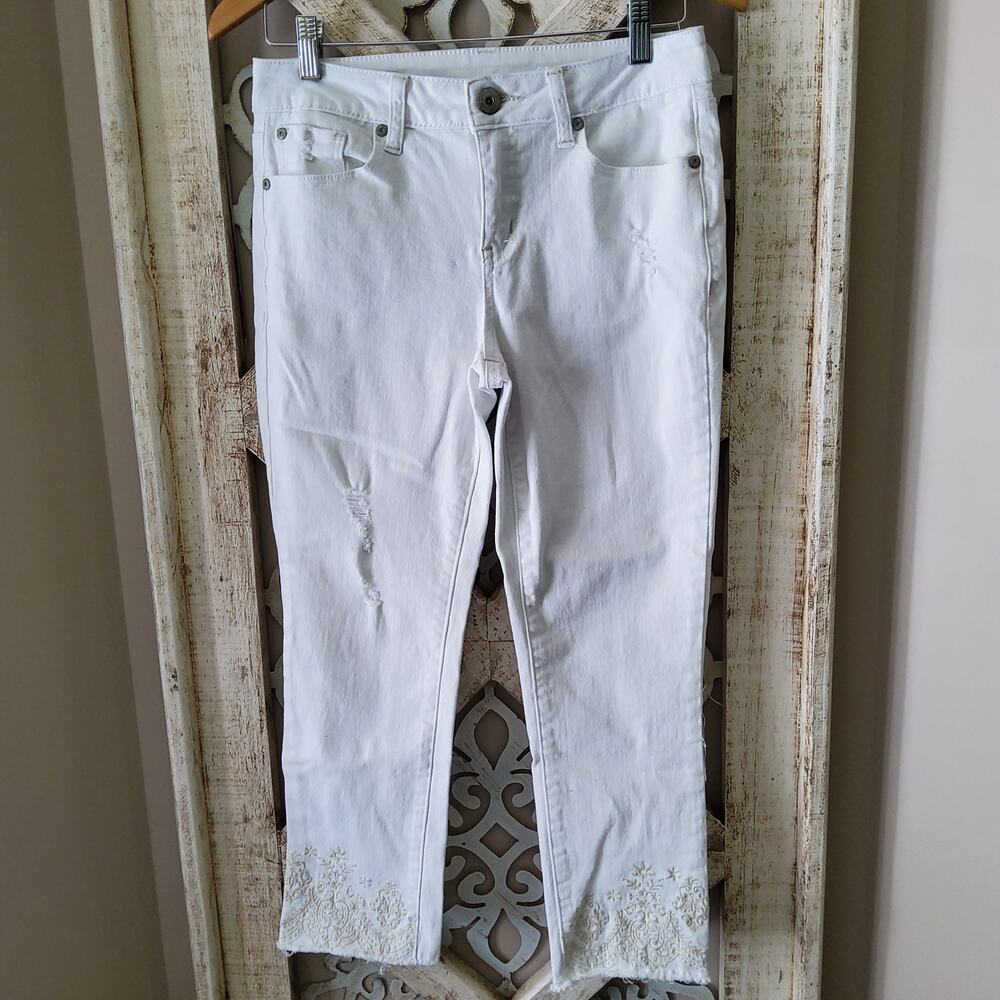 a.n.a. Women's Embroidered Distressed Raw Hem Denim Jeans in White